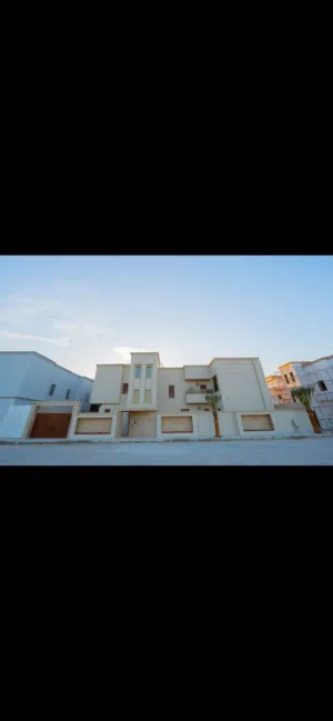 فيلل في كومباوند راقي الرحاب حي قطر المسقوف 347 وفوق شقتين بمساحة 185 و 136 و