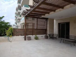 شقة مميز للبيع مدخل خاص وحديقة في الماصيون