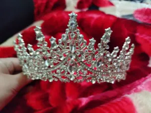 فستان عرس لبسه وحده بس مع توابعه ومو شفاف من عند الخصر