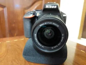 كاميرا تصوير و فيديو احترافية  أصلية Nikon D5600