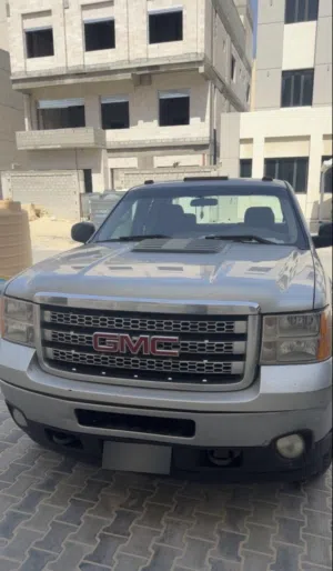 Used GMC Sierra in Al Jahra