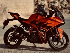 للبيع دراجة KTM RC 390 موديل 2023 محرك 390 سي سي تبريد ماء القوة الحصانية 44 6 غيارات العزم 37nm