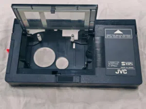 للبيع ادابتر مشغل أشرطة الكاميرا الصغيرة SVHS ياباني أصلي JVC