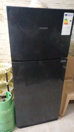ثلاجه مستخدمه اقل من سنه بحال الوكاله للبيع