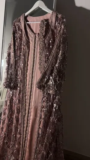 قفطان مغربي مع ملحقاته