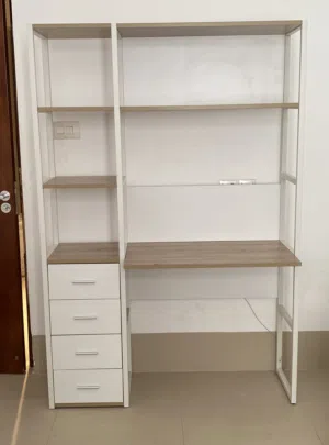 مكتب مستعمل بحاله ممتازه جدداً