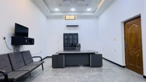مجمع طبي مميز يحتوي على عيادات طبية وطوابق للأجار