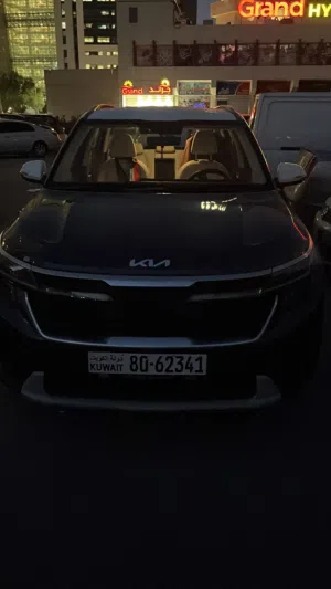 Used Kia Seltos in Farwaniya