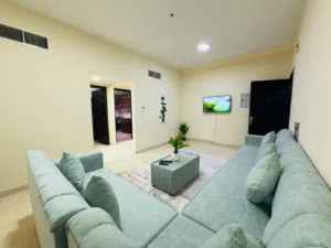 G2/غرفة وصالة مفروشة بالروضة3 شاملة جميع الفواتير مع بلكونة وحمامين /بناء جديد