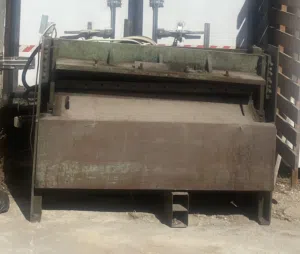 مقص كهربائي 3 فاز نوعيته تشيكي بقص لغاية سماكة 2 ملم عرض متر وربع للبيع بسعر مغري اقل من سعر السوق