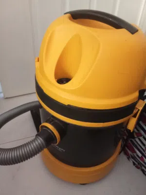 مكنسة كهربائية