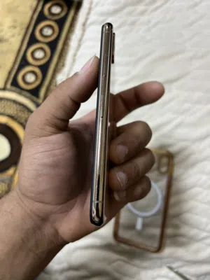 Apple iPhone XS 64 GB in Basra