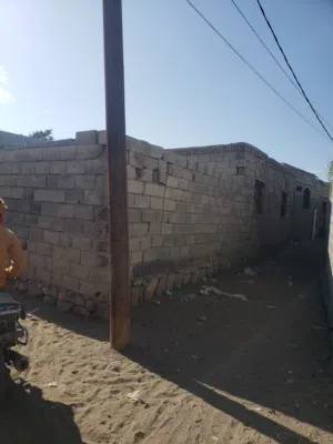 100 m2 2 Bedrooms Townhouse for Sale in Al Hudaydah Al-Hali