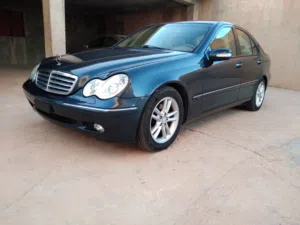 Mercedes Benz  C200  2.0  2005