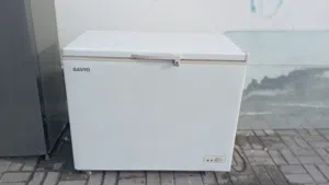 فريزر نظيف بالكامل وممتاز جدا بدون اعطال(Sanyo)قابل للتفاوض