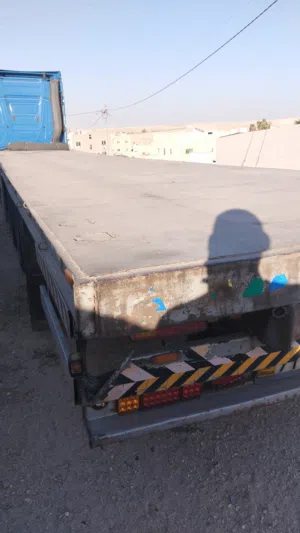 سطحه ألماني 13.65ثلاث محاور شيال الأول محددة كامل كوشوك ممتاز صناديق ثلاجه كامله مكمله اسحب ومشي