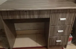مكتب يعتبر جديد و يستحمل