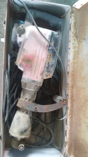 هلتي كهرباء للحفريات بحاجة الى صيانه خفيفه