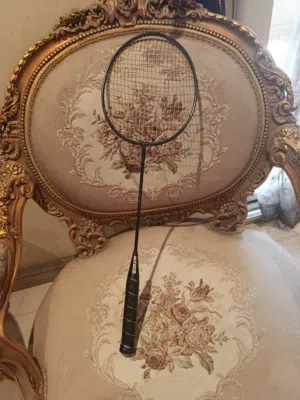 مضرب تنس ريشة (Badminton) بحالة جيدة للبيع