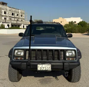 بحالة ممتازة جيب شروكي 1997 قير اتوماتيك دبل قير مجهز رحلات ومسجل بدفتر المرور مع بيمة سنة جديدة