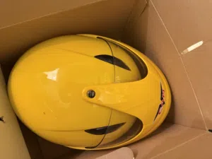 خوذه دراجه جديده لون مميز جديده متوفر ثنتين