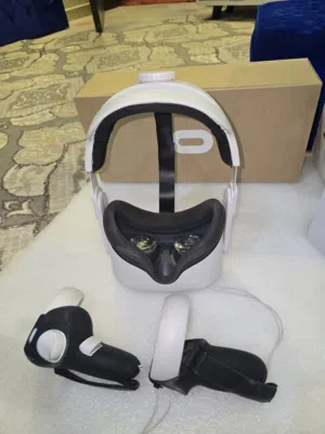 نظارة واقع افتراضي Meta Quest 2 سعة 128GB مع اليدين – نظيفة وحماية مشتراه لحالها وحامل رأس مريح