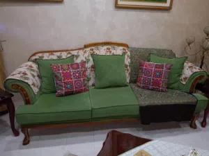 كنب مع طاولات للبيع