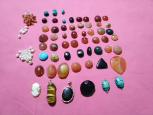 احجار كريمه قديمه نادره وحبات لؤلؤطبيعي نادر وطوابع ملكيه وعملات مختلفه + cairo Egypt