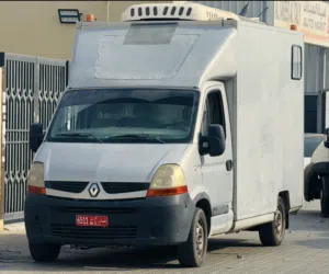 مزاد التاجر لبيع ونقل الخيول في جميع ولايات السلطنة ودول الخليج بشاحنات مجهزة ومكيفة