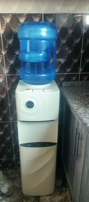 كولر ماء بارد وساخن Hyundai بحالة ممتازة للبيع