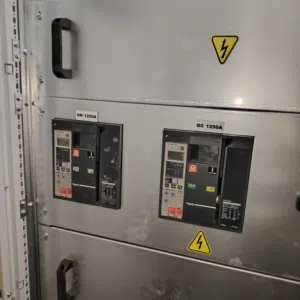 توريد وتركيب المولدات الكهربائية ولوحات التحكم والصيانات الدوريه والميدانية وعقود سنويه