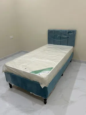 سرير للبيع مال شخص واحد