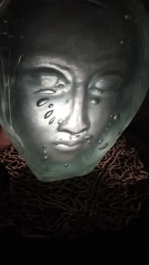 منحوتة زجاجية  بتوقيع الفنان Z. Elkonani - قطعة فنية فردية مودرن (Cast Glass)