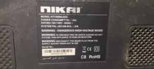 شاشة سمارت براند Nikai حجم كبير + قاعدة تثبيت في الجدار بحالة جديدة يعمل بالشكل المطلوب