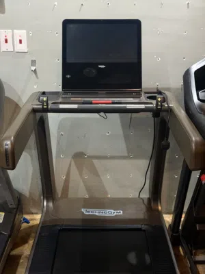 Technogym run artis سير كهربائي جهاز نادي