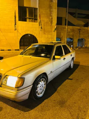 مرسيدس ML 250 موديل 1981 للبيع