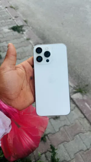 ايفون15برومكسلون بيض