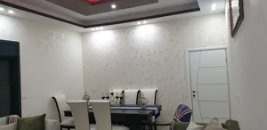 ‏٥ غرف نوم ‏.‏ ٤ حمّامات ‏.‏ 270 م٢‏1