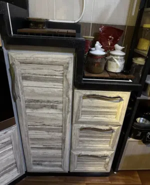 مطبخ نظيف بحالة جيدة .