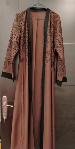 عبايات للبيع