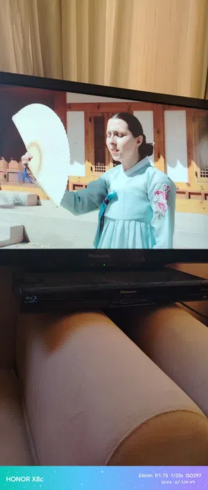 شاشه Panasonic 32 مع ديفدي panasonic ابلوري شغال على الفحص