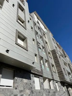 4 Bedrooms . 2 Bathrooms . 162 m22