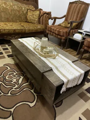 طقم كنب خشب زان تفصيل سبع مقاعد بس بلزمهم تنظيف طاولات خشب بحالة جيدة جدا