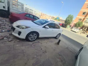 سيارة مازدا 3 موديل 2014 مع كامل المواصفات خليجية حاليًا للبيع