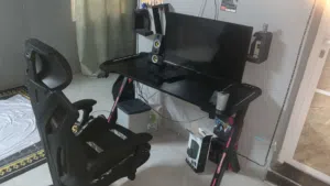 تلفاز+سماعه+كرسي جيمنج+طاوله