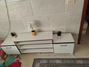 طاولة تلفزيون