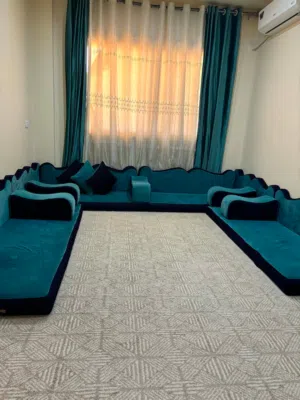 اربع فرشات واربع مساند و3 مراكي للبيع