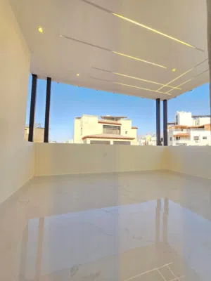 للبيع شقه بناء جديد لم تسكن طابق ثالث يوجد مصعد سوبر ديلوكس