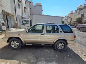 نيسان باثفندر جيب 2001