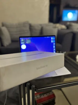 MacBook Air 2019 لابتوب شركة آبل بحالة الوكالة بالكرتونة
